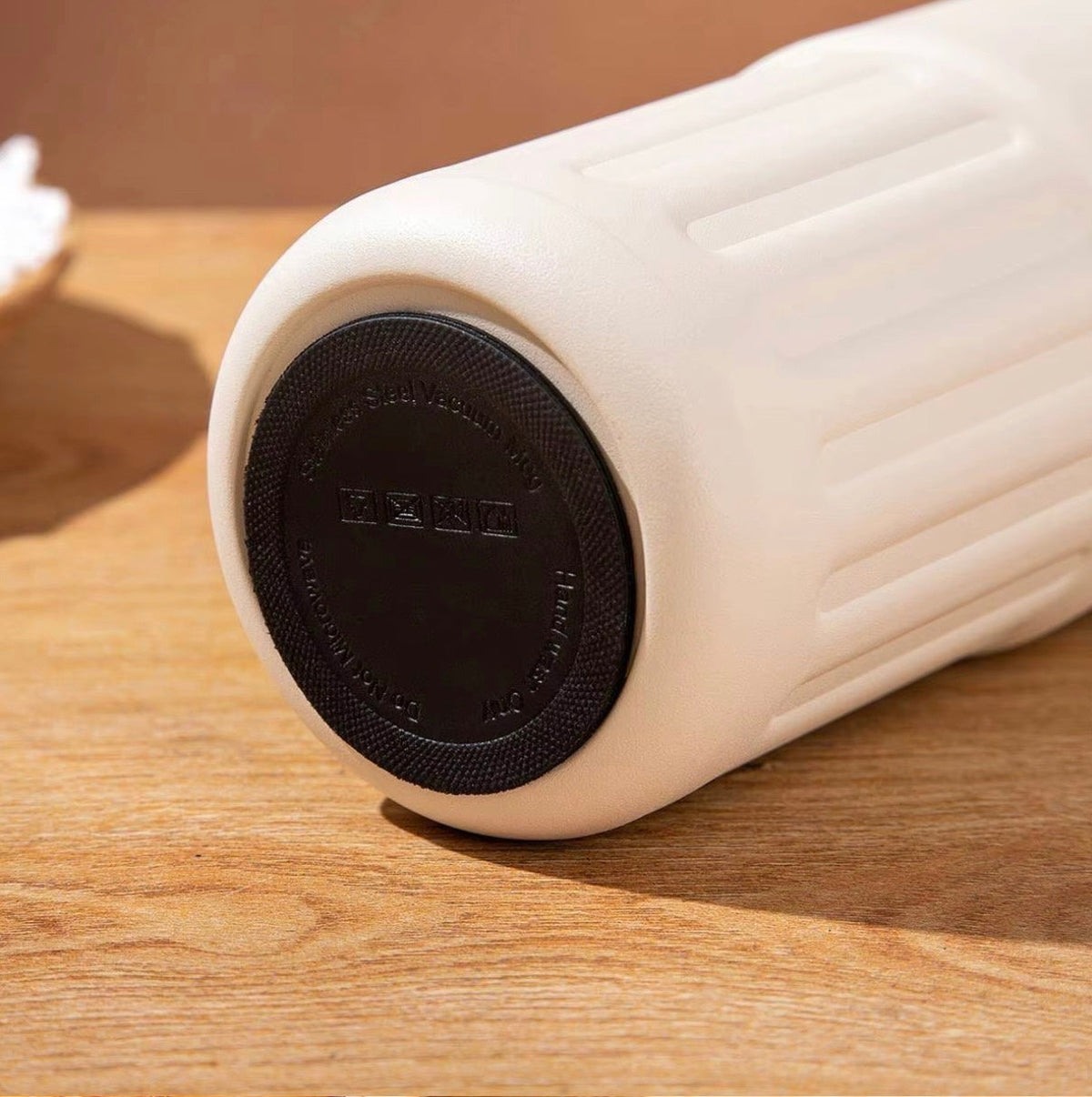 Calvera  — 420 ml Insulated Mug with Carry Belt